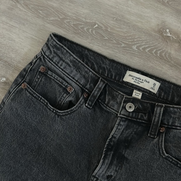 Abercrombie Curve Love Midrise Jean - 26R 90’s Straight - Picture 4 of 5